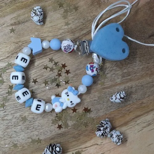 Attache sucette coeur et hello kitty