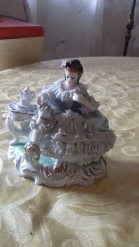 Belle marquise en porcelaine du japon