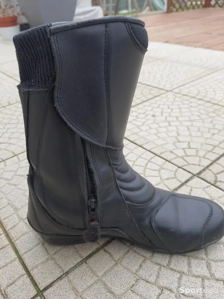 Bottes de moto femme, taille 37, d'occasion Ajouté le : 19/01/2024
