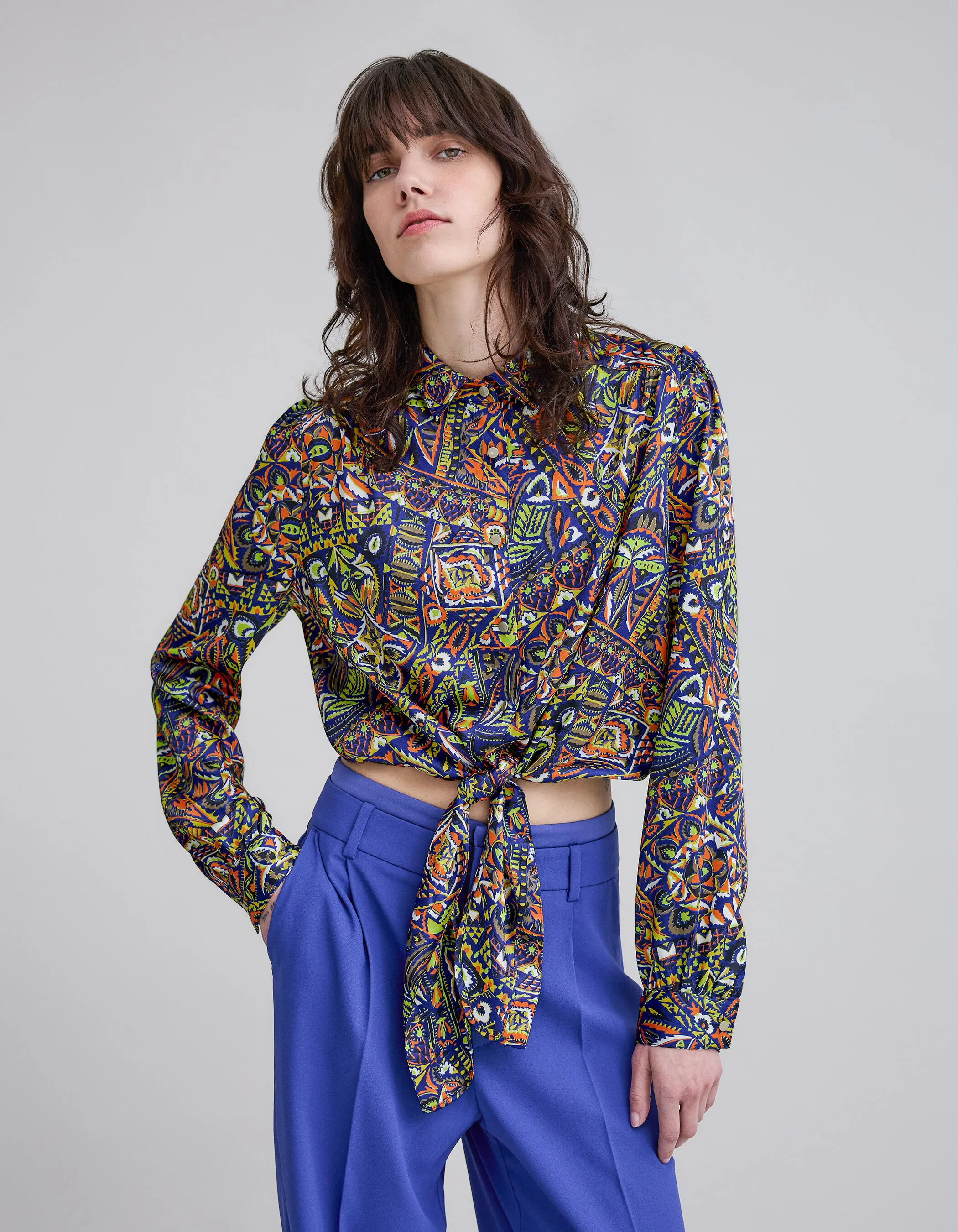 Chemise bleue polyester recyclé graphique ethnique Femme