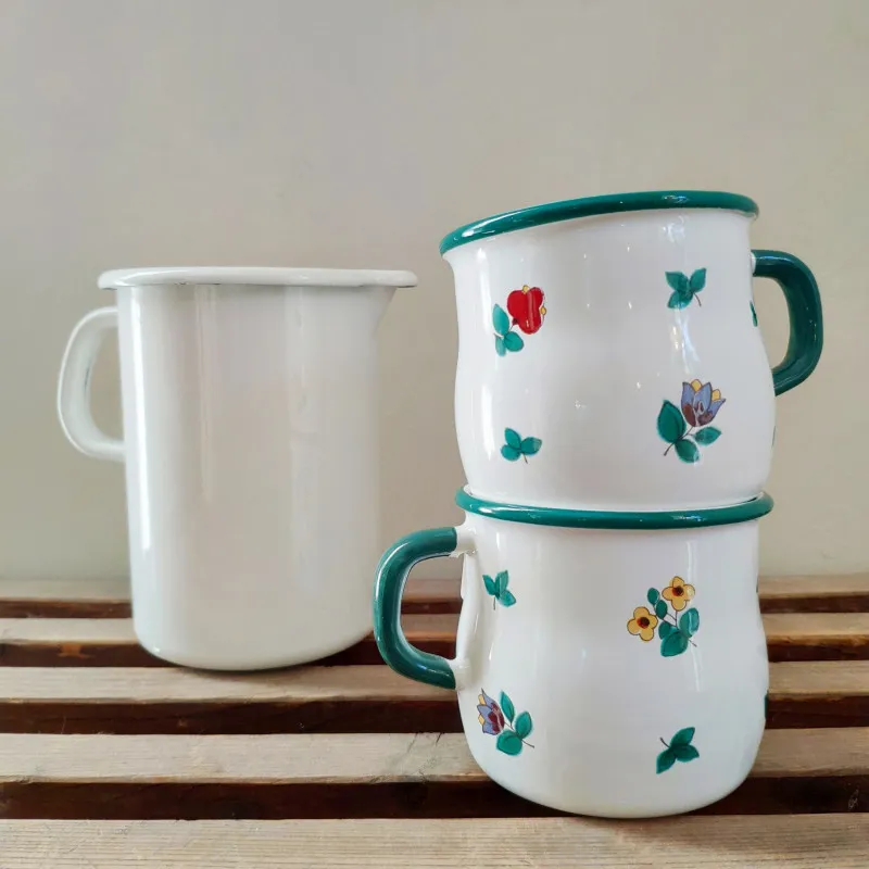 Mug en émail décor floral