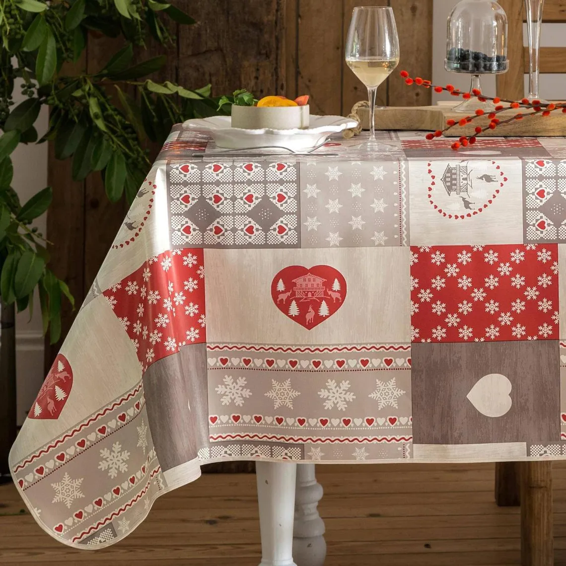 Nappe plastique CHALETS ROUGES | 3 Suisses