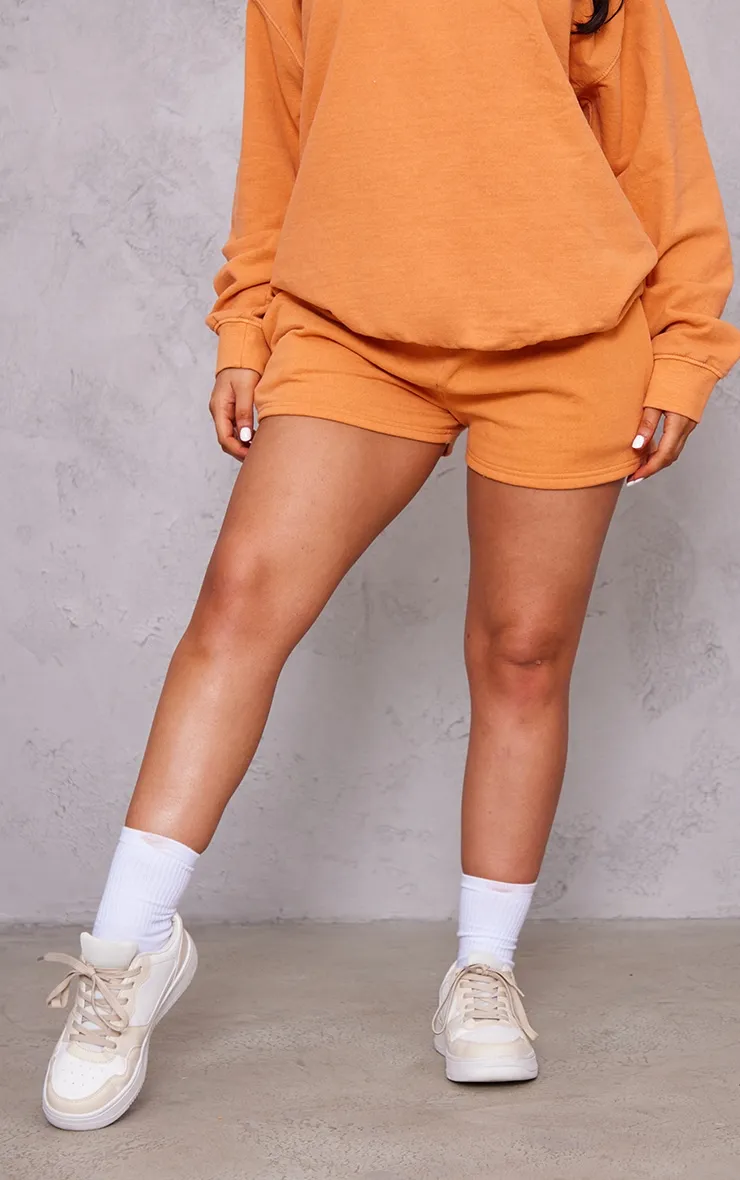 Short en sweat orange pastel délavé